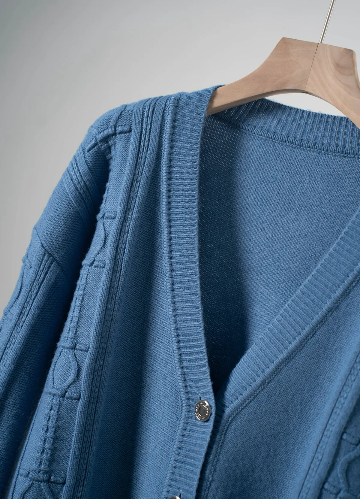 Hermès Ladies V Neck Embossed Jacquard Wool Knit Cardigan Metal Button Sweater Coat - Image 3